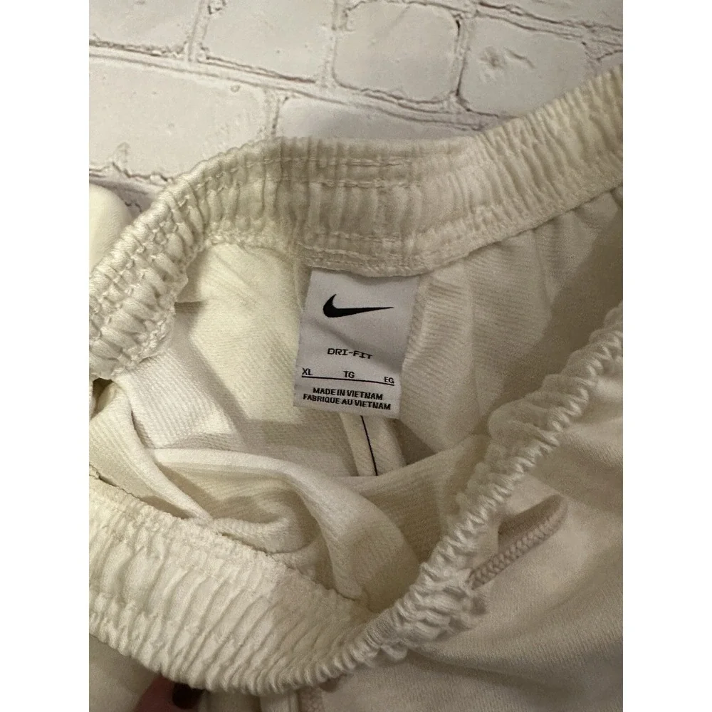 $70 New Nike Cotton Men's Dri-Fit Standard  Shorts Beige DQ5712-027 Medium